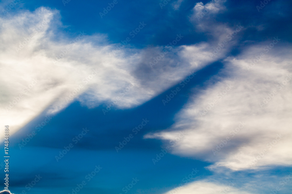 Obraz premium colorful dramatic sky with cloud at sunset.