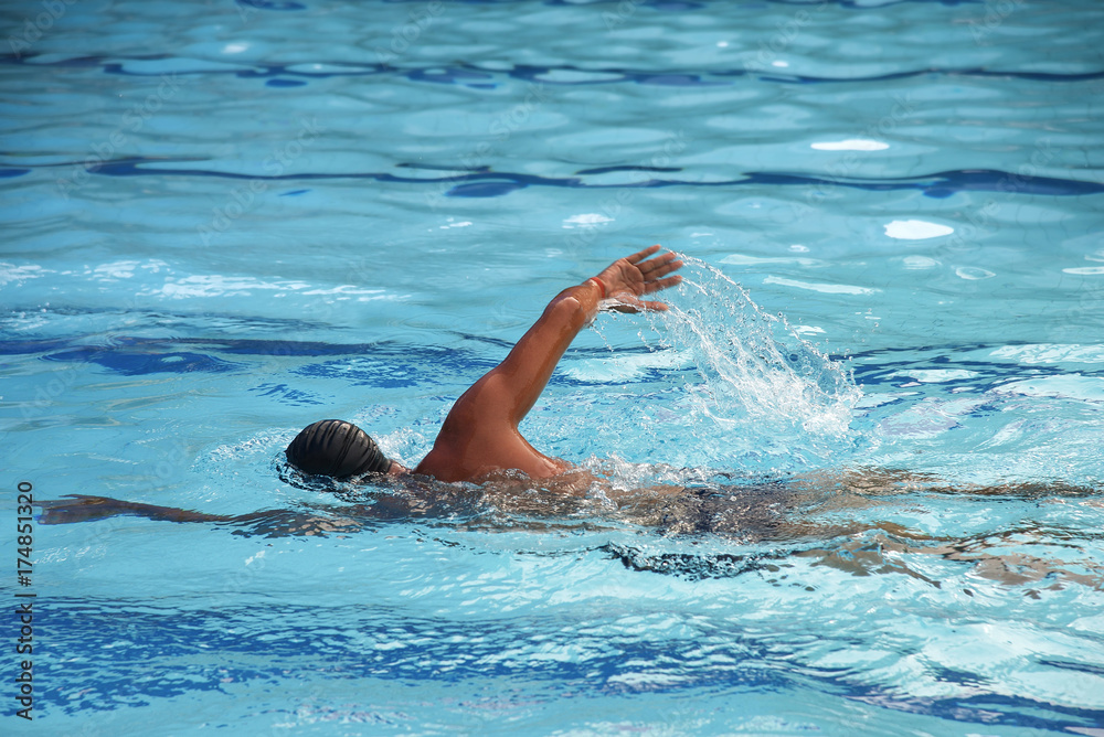 Young man swimming in pool : close up