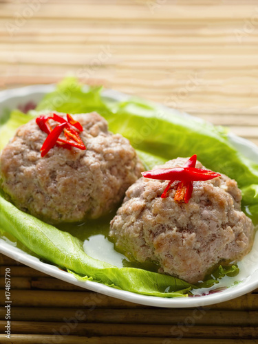 chinese steamed lion head pork meat ball