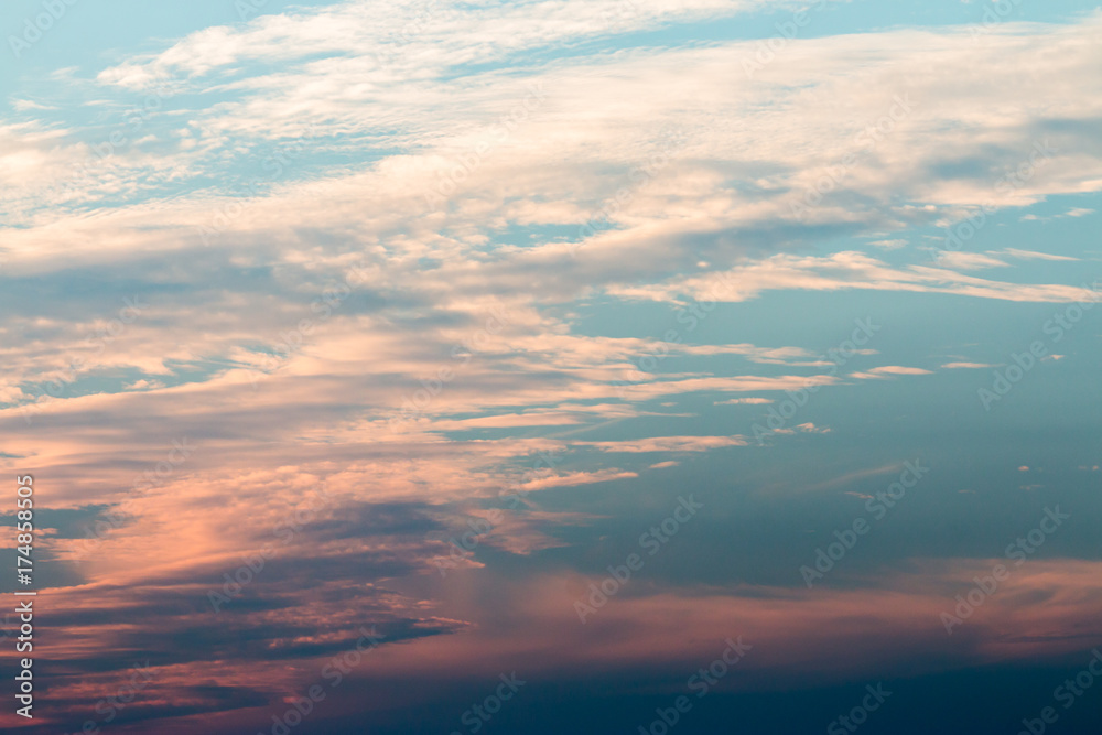 Obraz premium colorful dramatic sky with cloud at sunset.