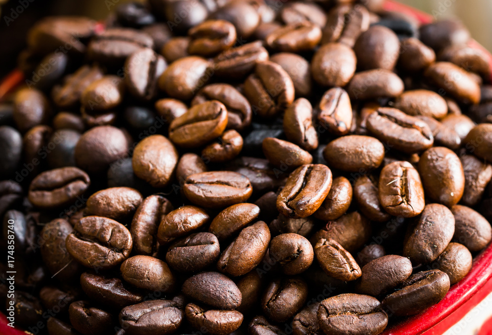 Fototapeta premium roasted coffee beans, can be used as a background