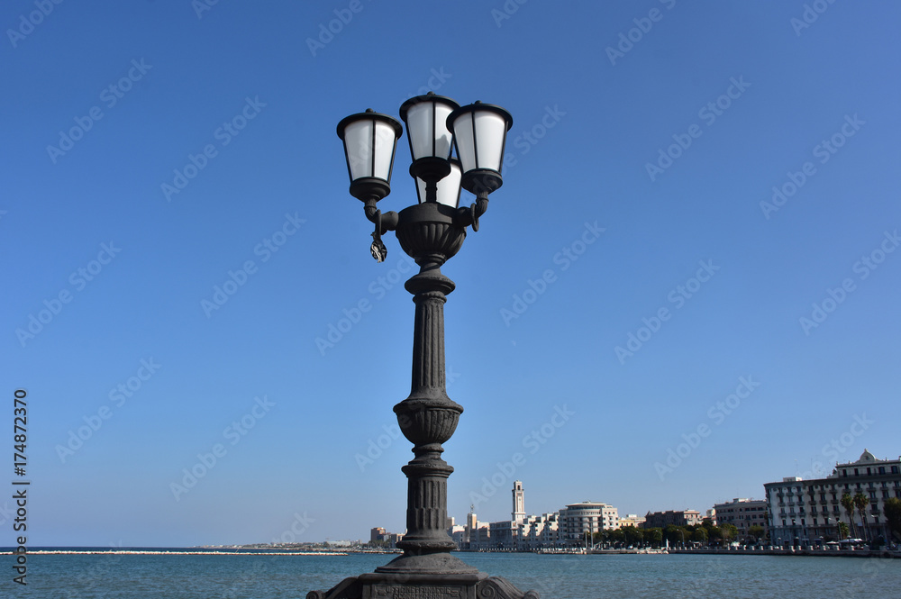 Puglia, Bari, lampione del lungomare