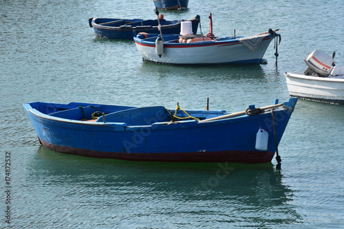 Puglia, Bari, barche di pescatori di polpo