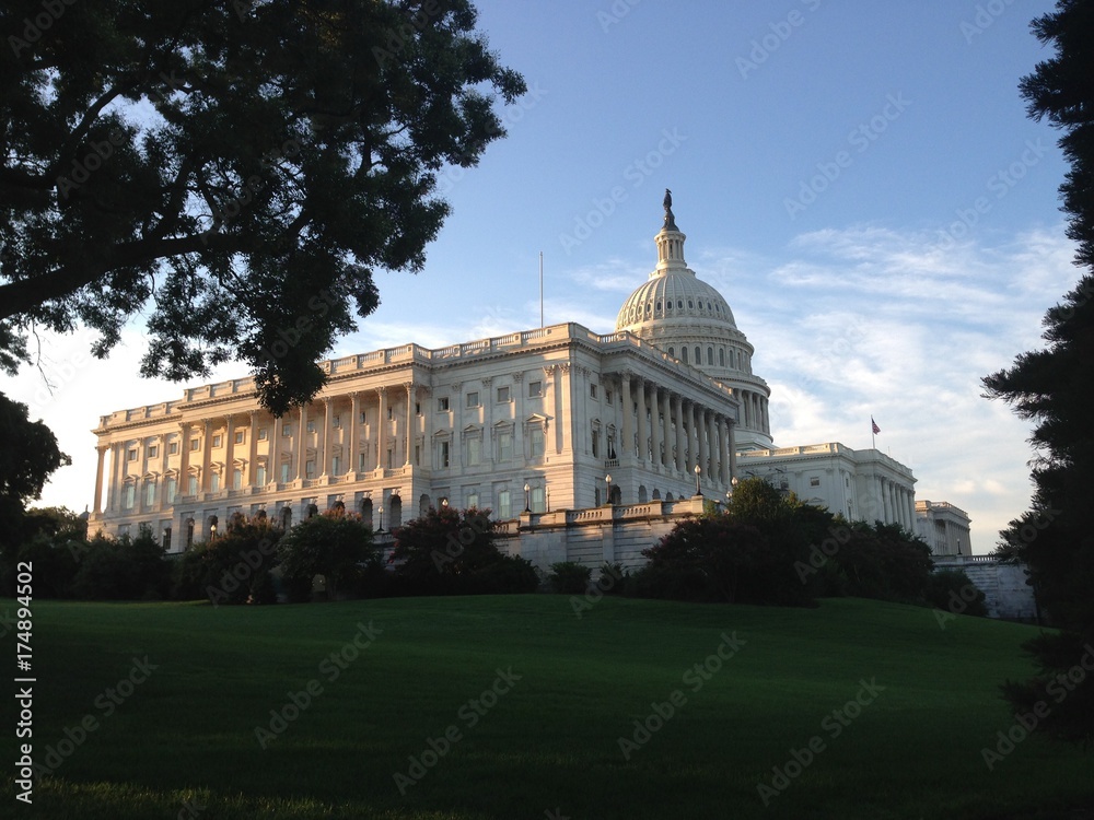 Naklejka premium US Capitol Building at Sunrise