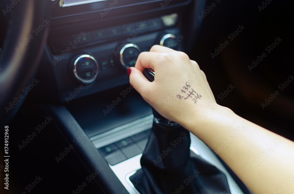 woman switching manual transmission with the scheme on the hand