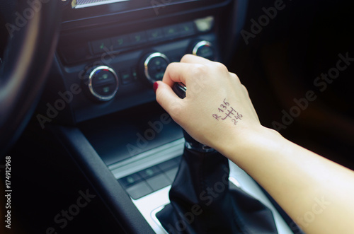 woman switching manual transmission with the scheme on the hand