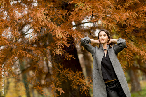 Young woman in the autumn f...