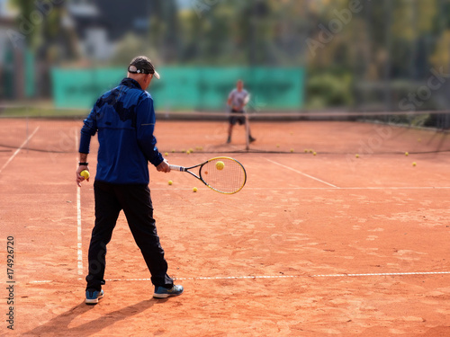 A man on the court plays tennis © Serge Touch