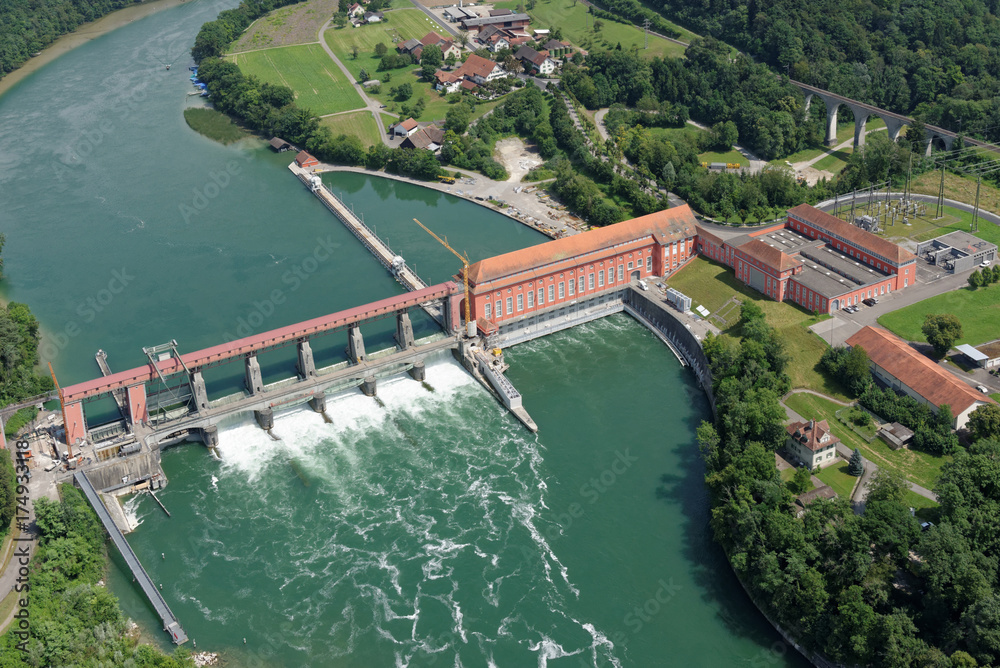 Obraz premium Flusskraftwerk