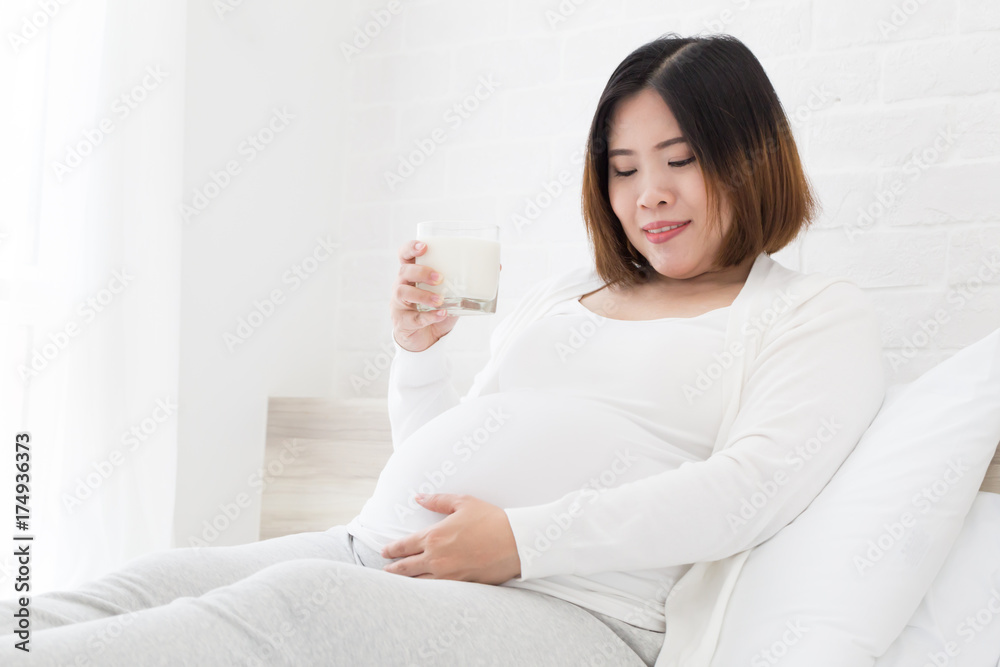 Asian pregnant women drink milk