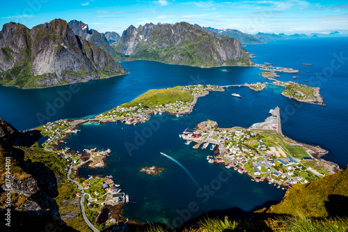 Fototapeta Naklejka Na Ścianę i Meble -  Lofoten is an archipelago in the county of Nordland, Norway.
