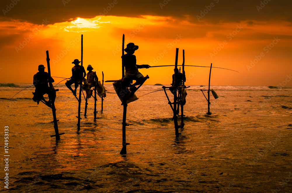 Silhouettes of the traditional fishermen - obrazy, fototapety, plakaty 
