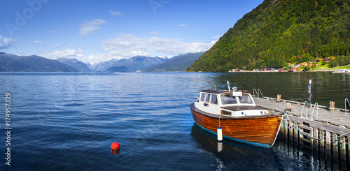 Bootssteg am Fjord photo