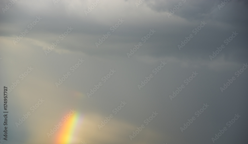 Obraz premium stormy sky with colorful rainbow