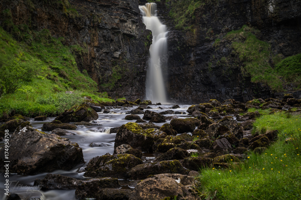 Naklejka premium River lealt waterfalls