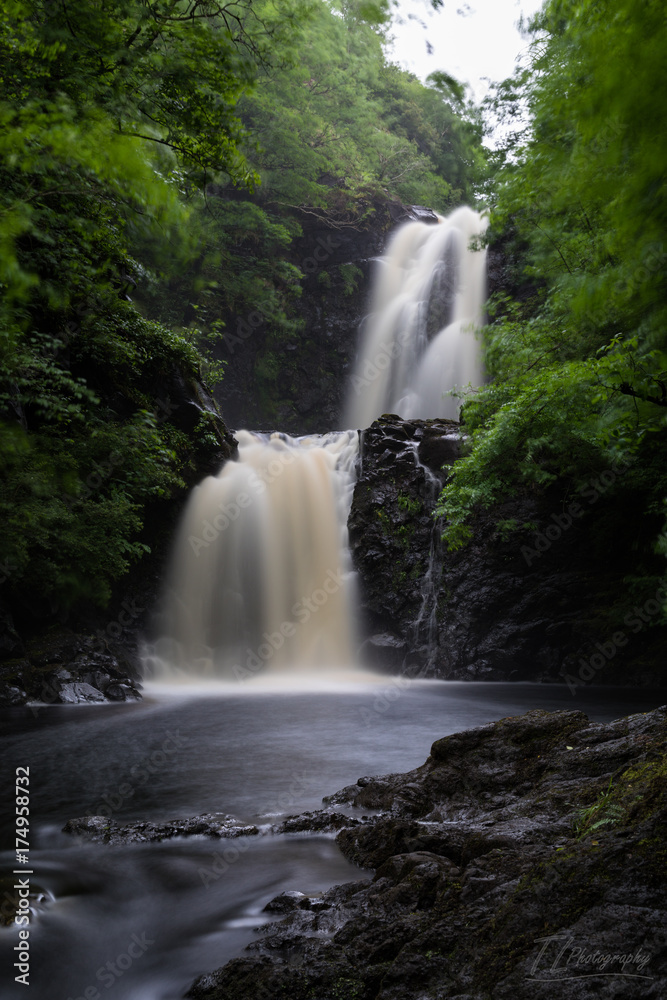 The hidden falls of ra