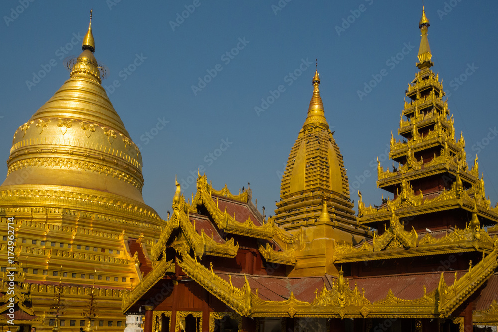 Fototapeta premium Myanmar Bagan Schwezigon Paya pagoda