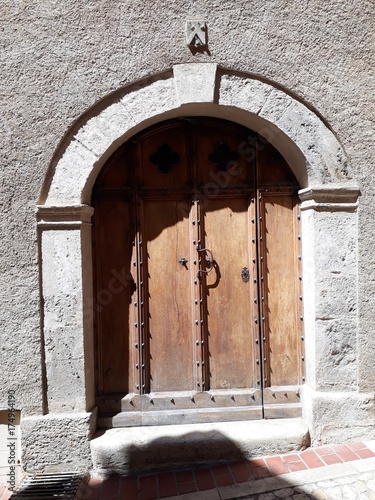 Porte bois et pierre