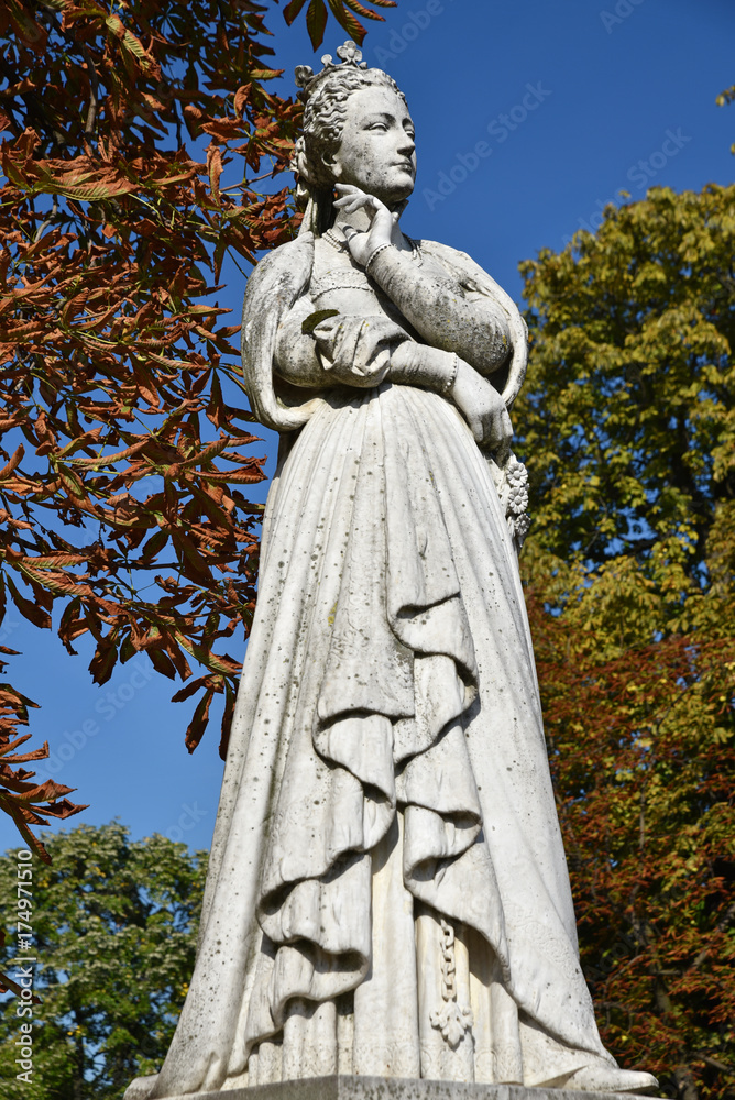 Statue de Marguerite d'Angoulême au jardin du Luxembourg à Paris, France
