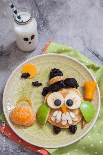 Owl pancake for kids breakfast on Halloween