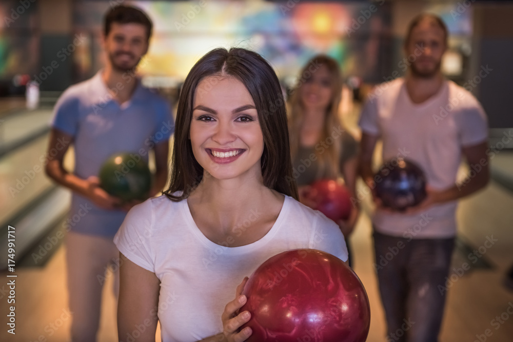Fototapeta premium Friends playing bowling