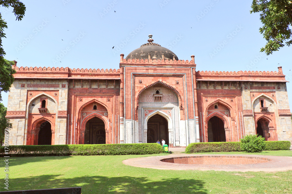 Φωτογραφία One of the oldest forts in Delhi, India, the Pura Qila was constructed by the Afghan King, Sher Shah Suri on what was supposed to be Indraprastha, the capital of the Pandavas
