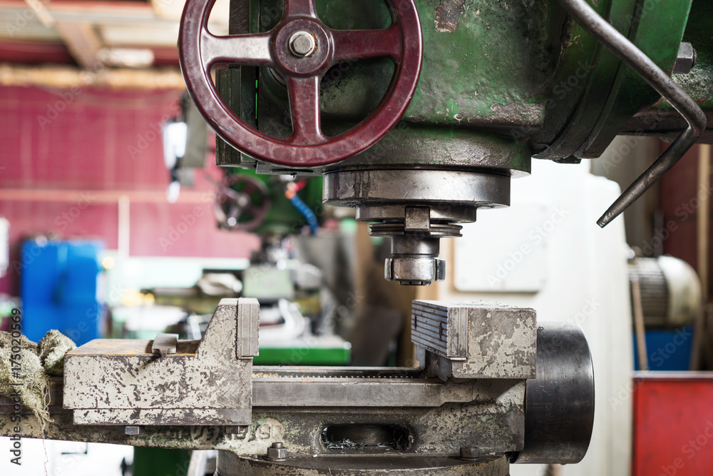Mechanical vertical milling machine. Mechanical vertical milling machine.