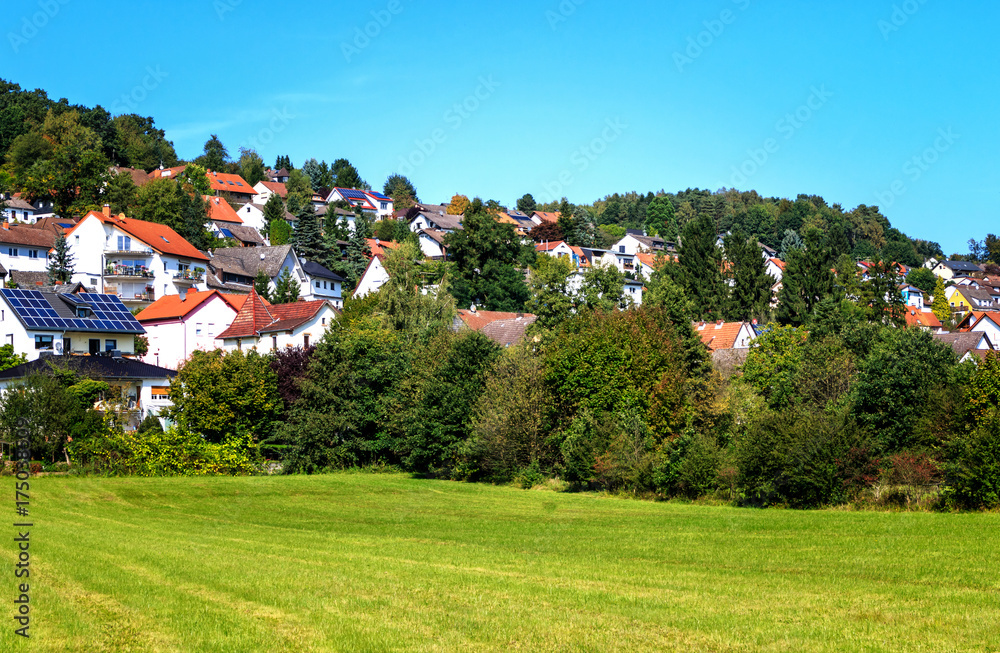 Malerische Wohnhäuser am Rande der Kurort Stadt  Bad Soden Salmuenster Taunus