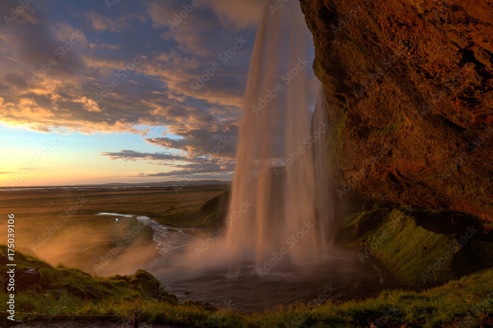 Wasserfall in der Abendsonne