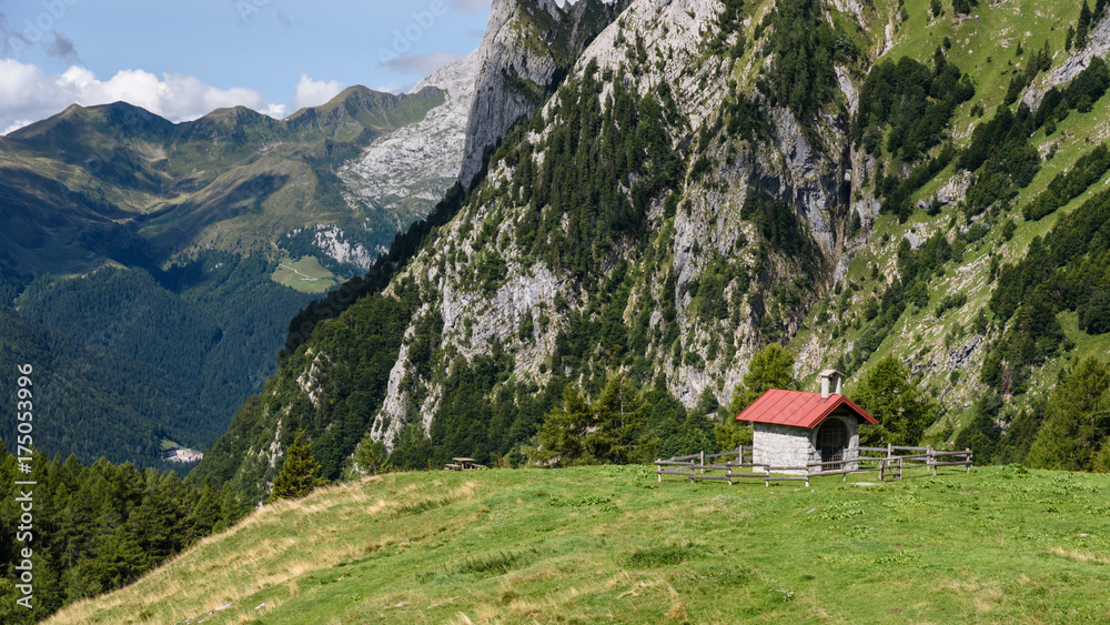 Mountain views. Between huts and nature