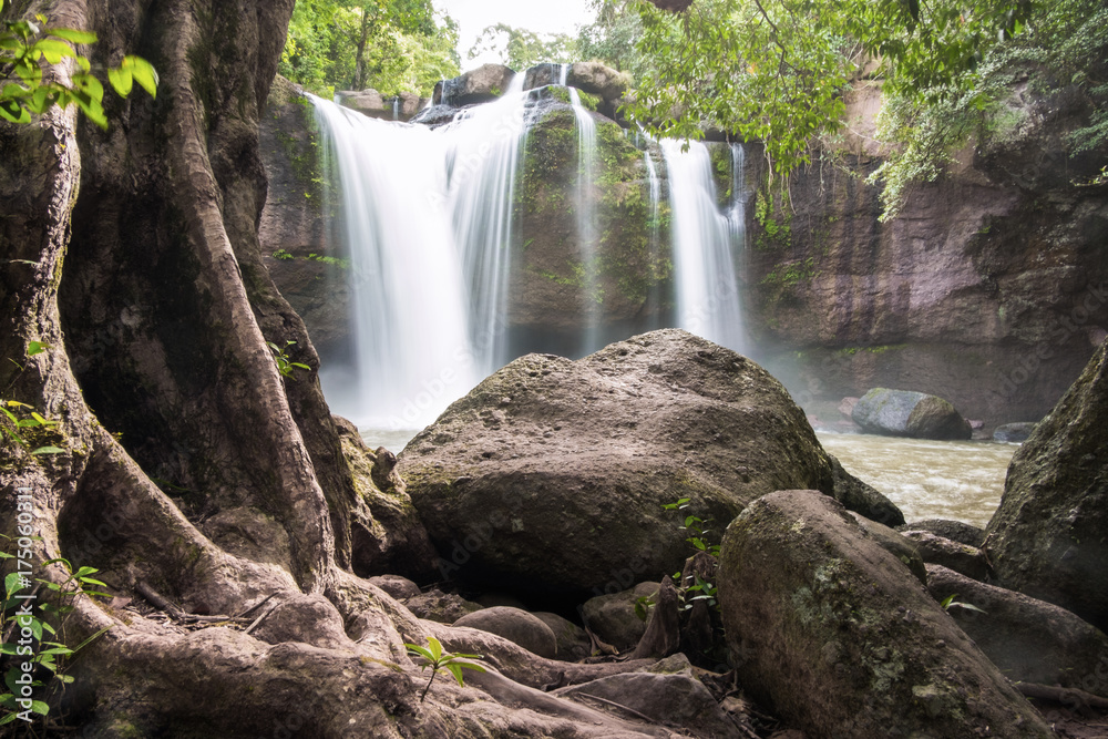 Obraz premium Beautiful of Hew Su Wat waterfall in khao yai national park thailand.