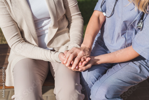 Fototapeta Naklejka Na Ścianę i Meble -  nurse and patient holding hands