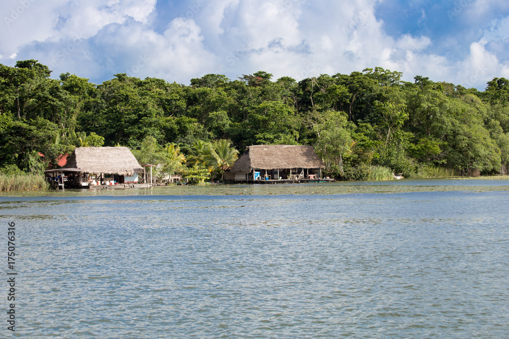 Naklejka premium House of guatemala - Rio Dulce