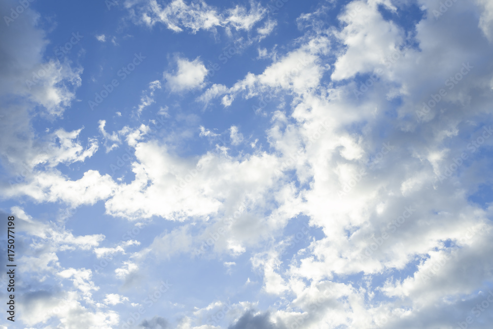 Fototapeta premium Blue sky with beautiful clouds.