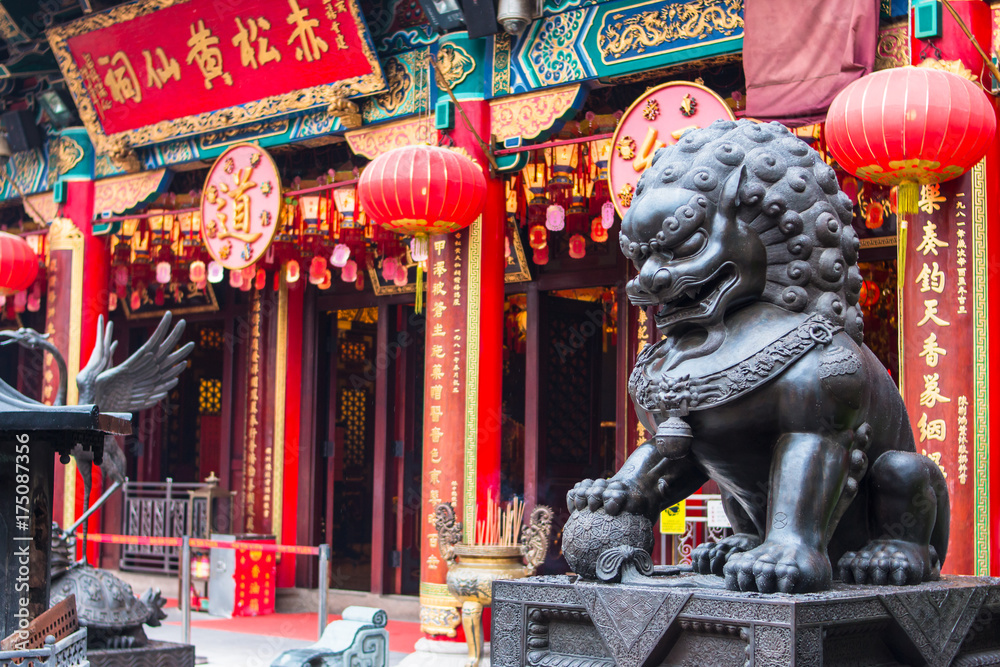 Obraz premium Kowloon, Hong Kong - JULY 7 th 2017: Wong Tai Sin Temple, famous temple in Hong Kong, Landmark