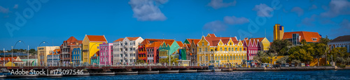 Willemstad Curacou kleurrijk skyline photo