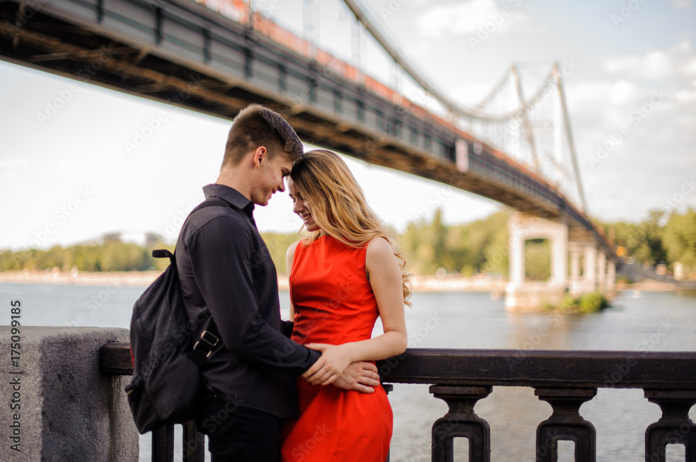 Fototapeta premium Smiling couple on the background of the bridge
