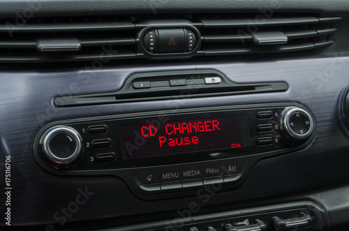 Car radio on pause mode