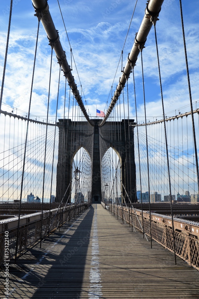 Fototapeta premium Pont de Brooklyn sous le soleil