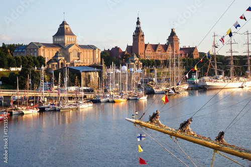 Szczecin - widok z Łasztowni na Wały Chrobrego podczas The Tall Ships Races 