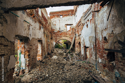 Ruined red brick industrial building. Abandoned and destroyed sugar factory in Novopokrovka, Tambov region © Mulderphoto