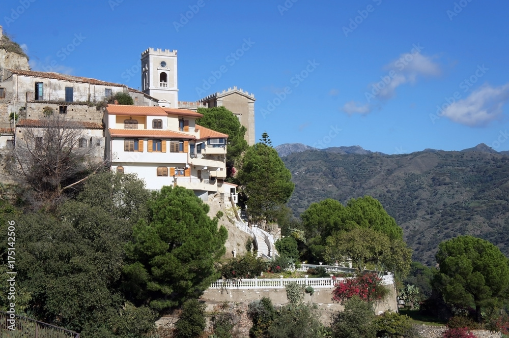 Obraz premium Landscape with Godfather's (Corleone) village and surrounding hills - Savoca in Italy
