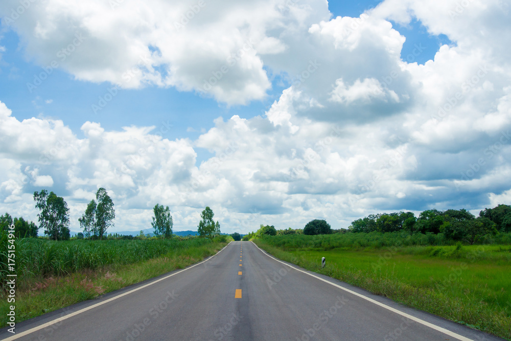 Fototapeta premium The asphalt road is the straightest line to see the sky with white clouds.