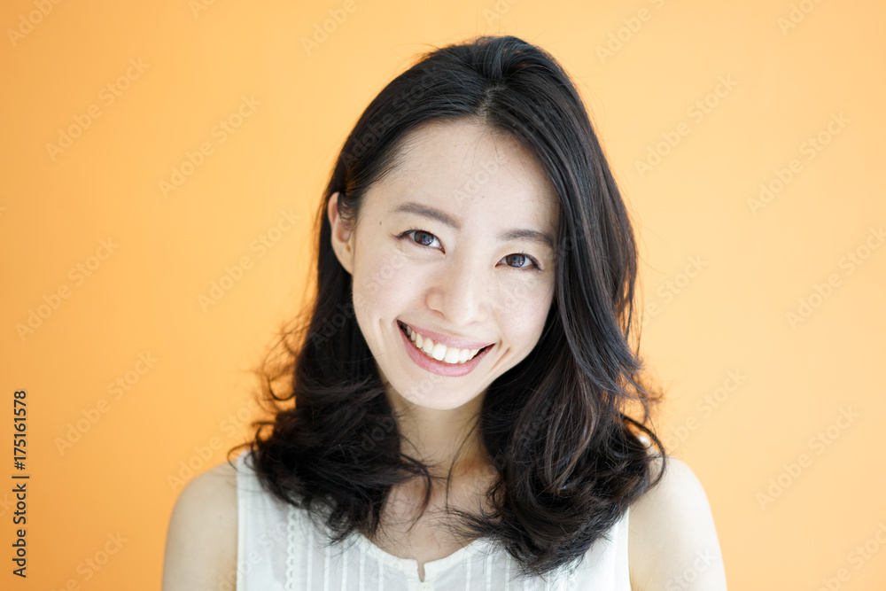 笑顔の女性 笑顔の女性