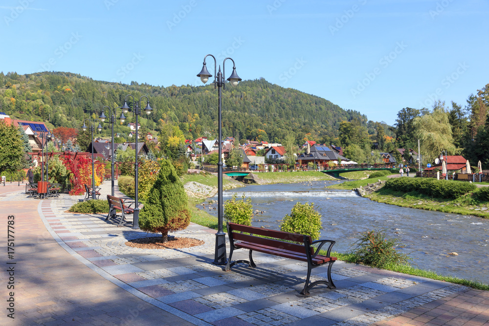 Polish Spa Szczawnica in autumn. Promenade on stream Grajcarek - obrazy, fototapety, plakaty 