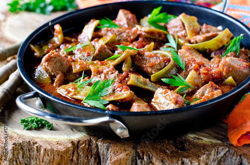 Meat stew with green beans and tomatoes