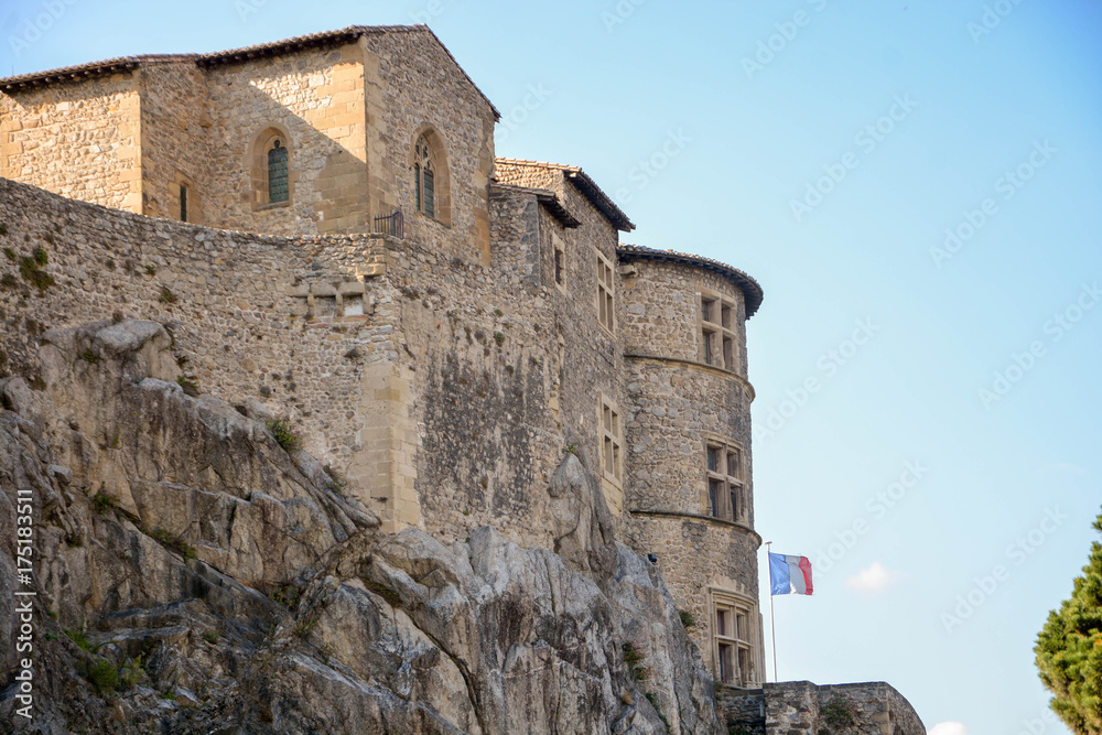 Coté sud du château de Tournon sur Rhône en Ardèche
