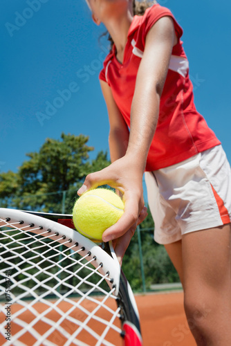 Tennis serving © Microgen