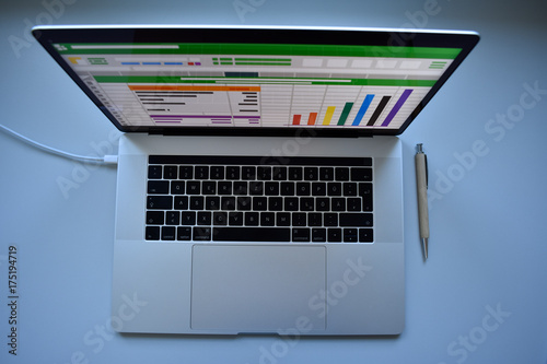 Mac Book Pro 15 Zoll mit Touchbar photo