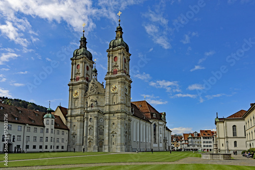 Foto Stiftskirche St. Gallen mit Brunnen